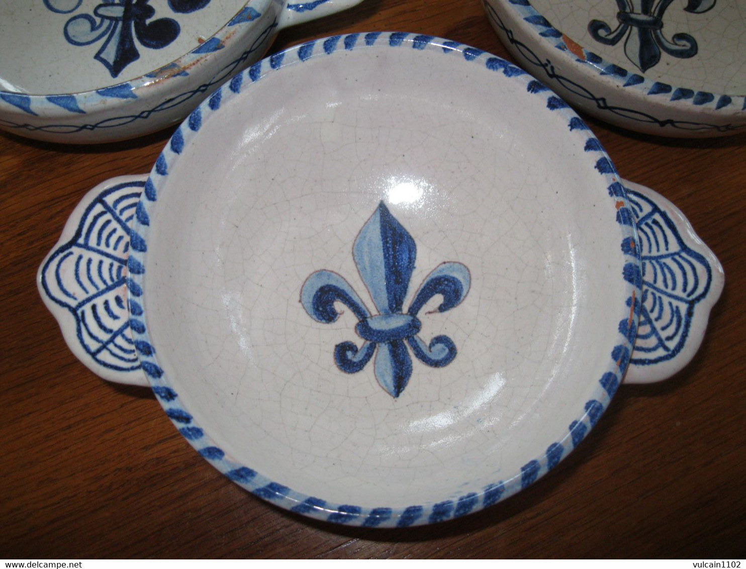 BOLS ECUELLES A OREILLES EN FAIENCE ANCIENNE QUIMPER MALICORNE FLEUR DE LYS DONT UN SIGNE PBx