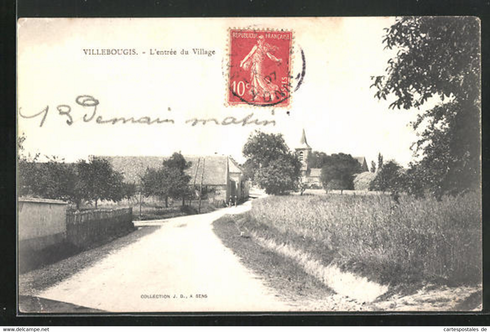 CPA Villebougis, L` Entrée Du Village - Villebougis