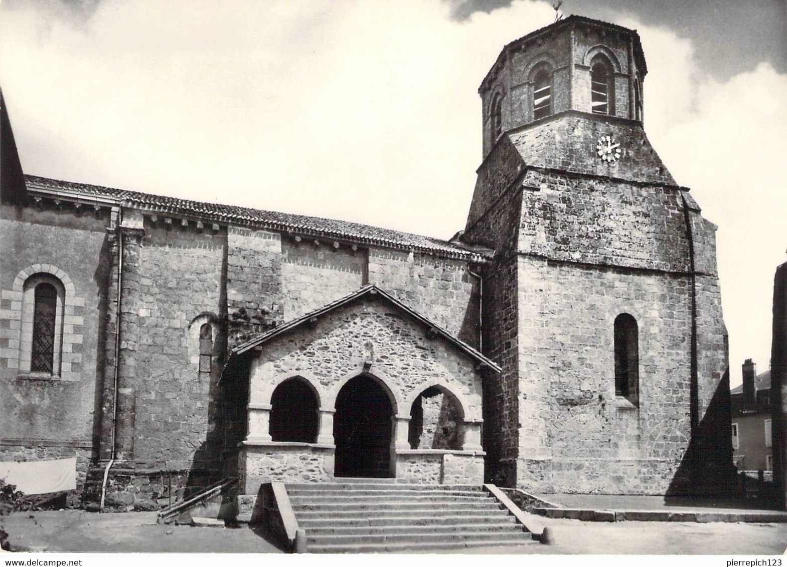 79 - Secondigny - L'Eglise (XIe Siècle) - Secondigny