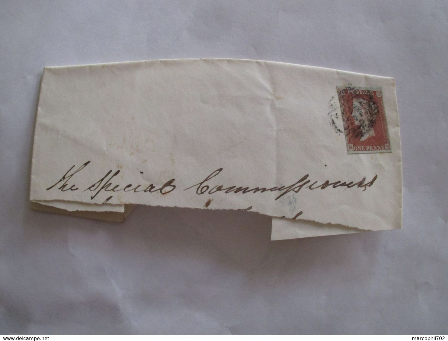 Timbre Angleterre One Penny Rouge Sur Fond Bleuté Sur Fragment De Lettre - Cartas & Documentos