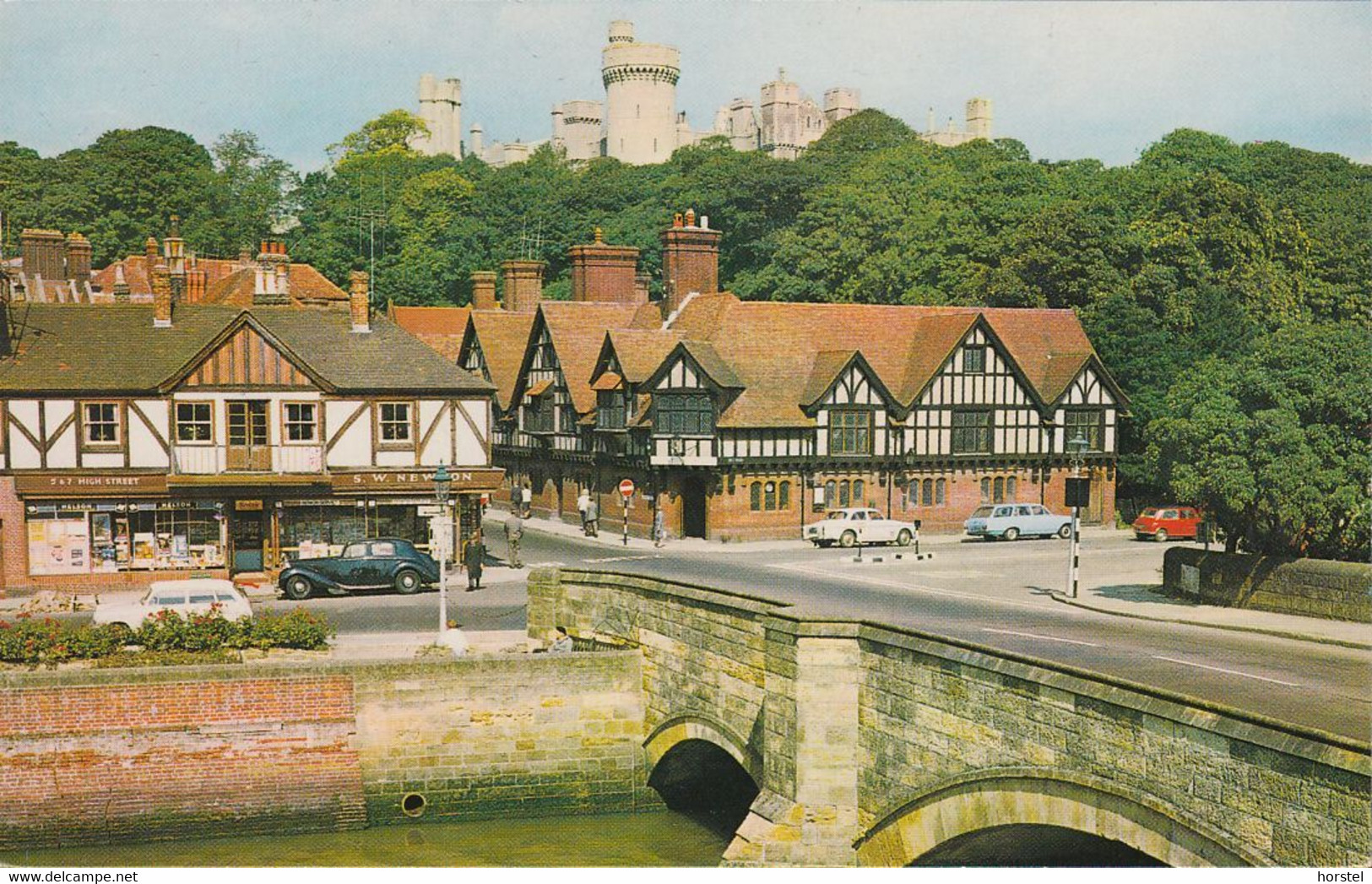 UK - Arundel - Sussex - Bridge - Cars - Volvo - Mini Cooper - Oldtimer - Arundel