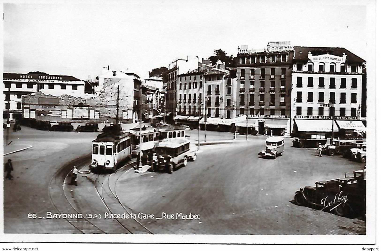 64 - BAYONNE - PLACE DE LA GARE RUE MAUBEC TRAMWAY AUTOMOBILES CPA Non Postée état Irréprochable - Bayonne