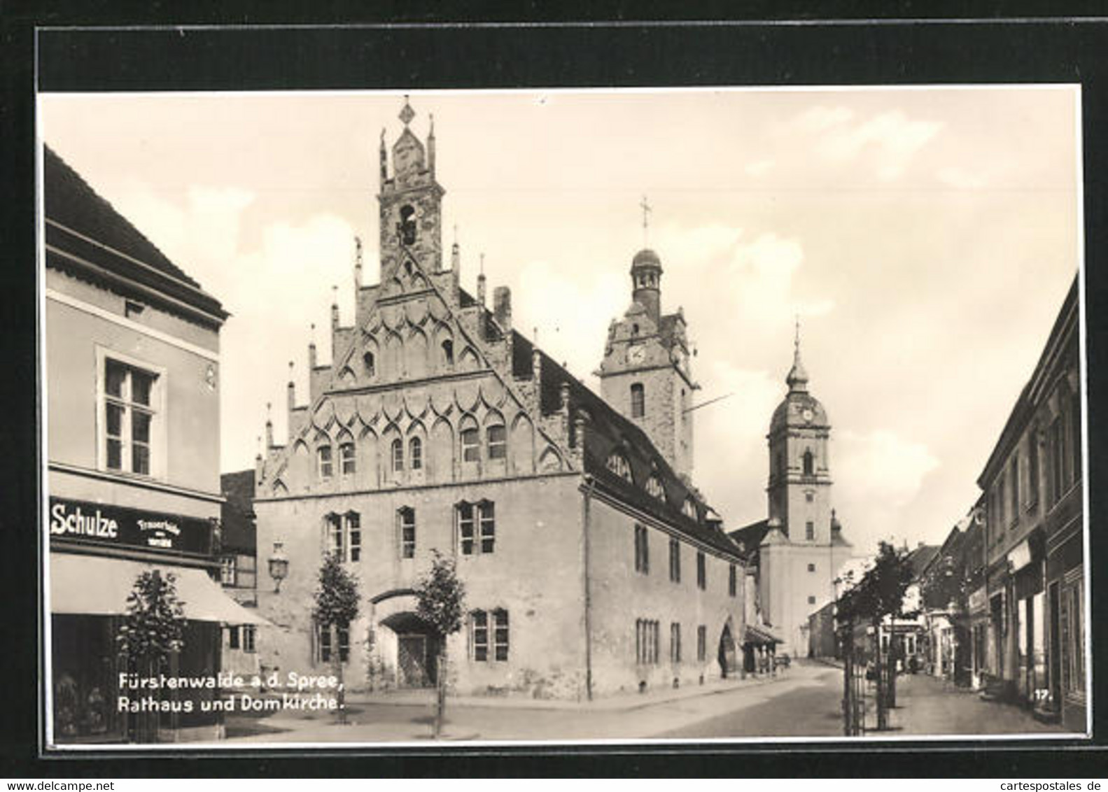 AK Fürstenwalde A.d.Spree, Rathaus Und Domkirche, Trauerhüte Schulze - Fuerstenwalde