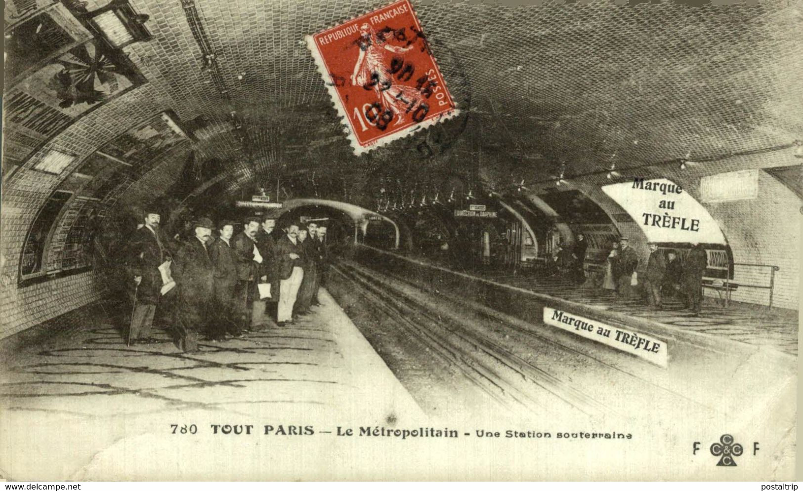 METRO - PARIS - Le Métropolitain - Une Station Souterraine - Metro, Estaciones