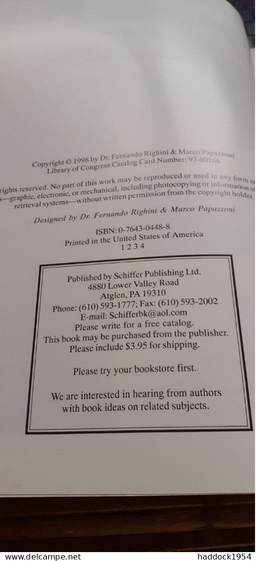 The International Collectors'book Of Cigarette Packs DR FERNANDO RIGHINI MARCO PAPAZONNI Schiffer 1998 - Themengebiet Sammeln