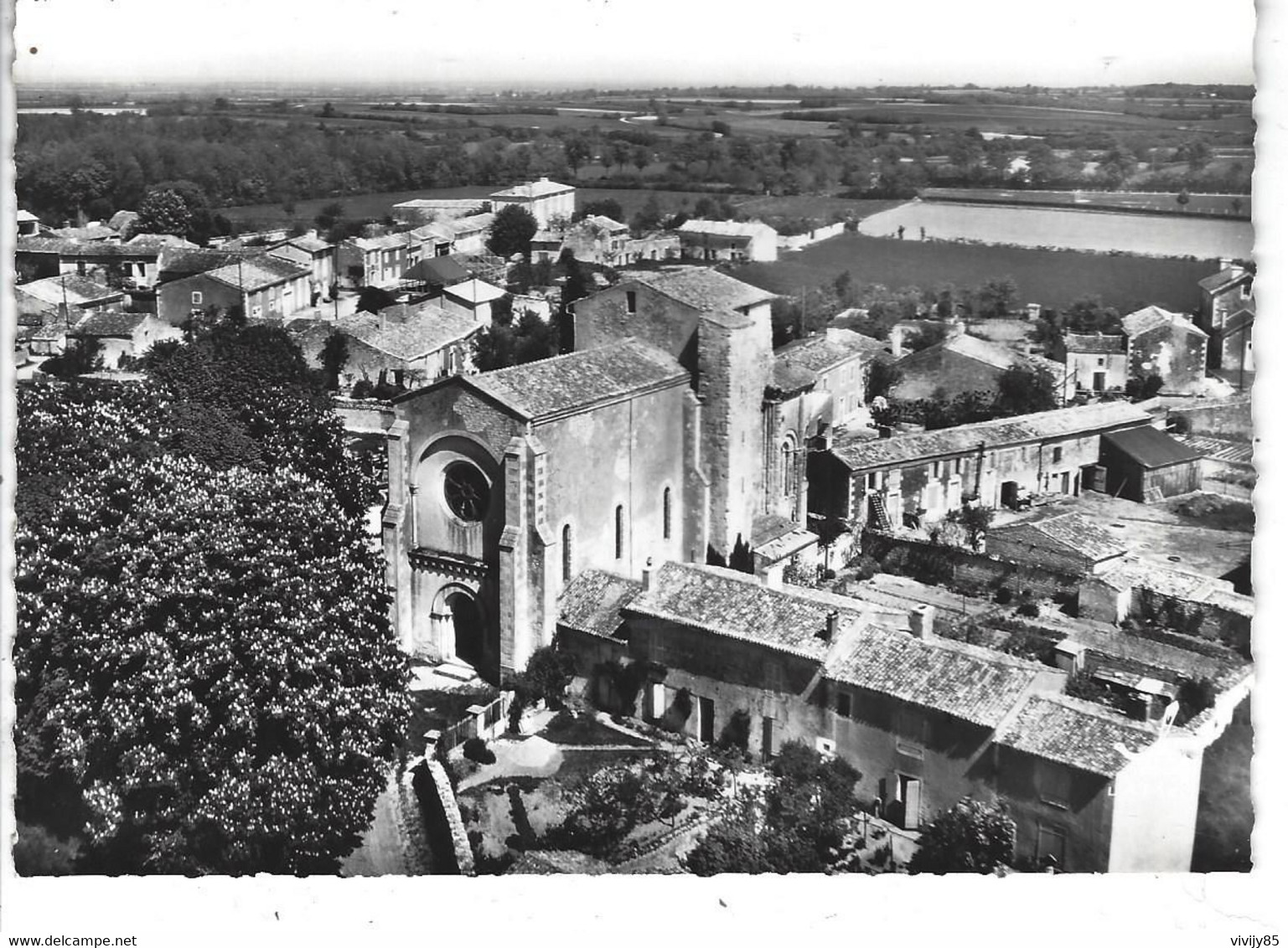 79 - BEAUVOIR SUR NIORT - T.Belle Vue " En Avion Au - Dessus De L'Eglise Romane  Du Cormenier " - Beauvoir Sur Niort