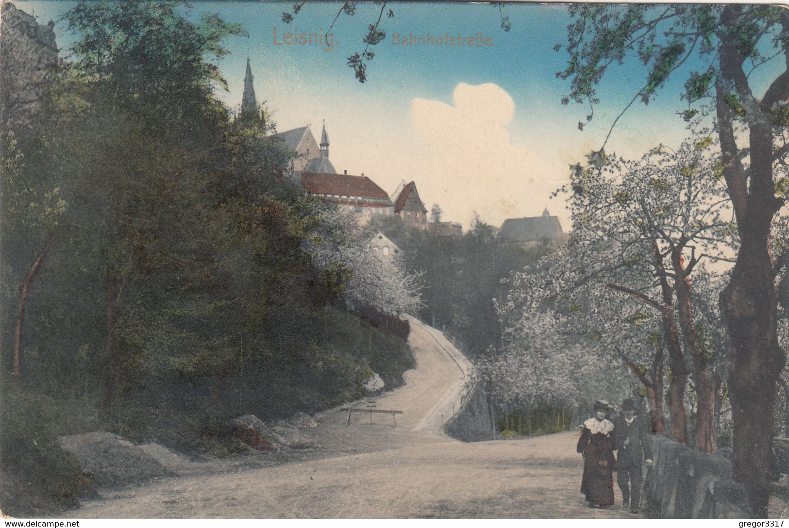 5386) LEISNIG - BAHNHOFSTRAßE - Tolle DETAIL AK Mit Straßensperre U. Mann M. Frau Blühende Bäume ALT 6.12.1912 ! - Leisnig