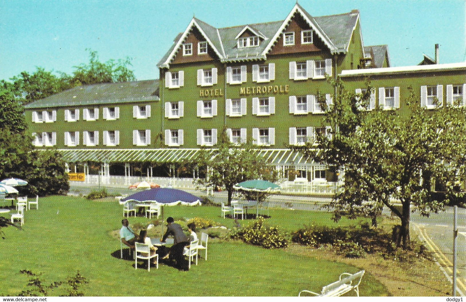 HOTEL METROPOLE, LLANDRINDOD, POWYS, WALES. UNUSED POSTCARD  Fq8 - Radnorshire