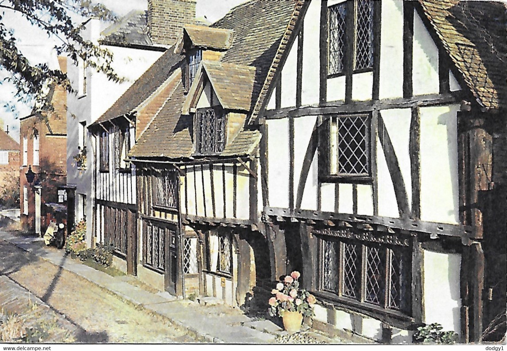 OLD HOUSES,, RYE, EAST SUSSEX, ENGLAND. USED POSTCARD  Box1f - Rye