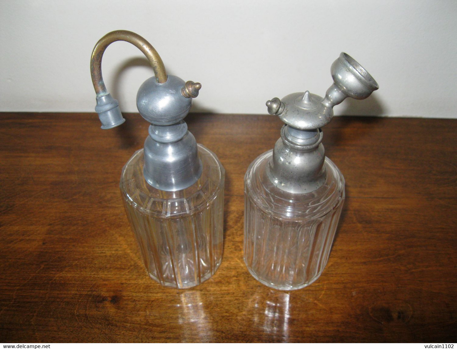 ANCIEN VAPORISATEUR DE PARFUM EN CRISTAL A PANS COUPES 2 PIECES