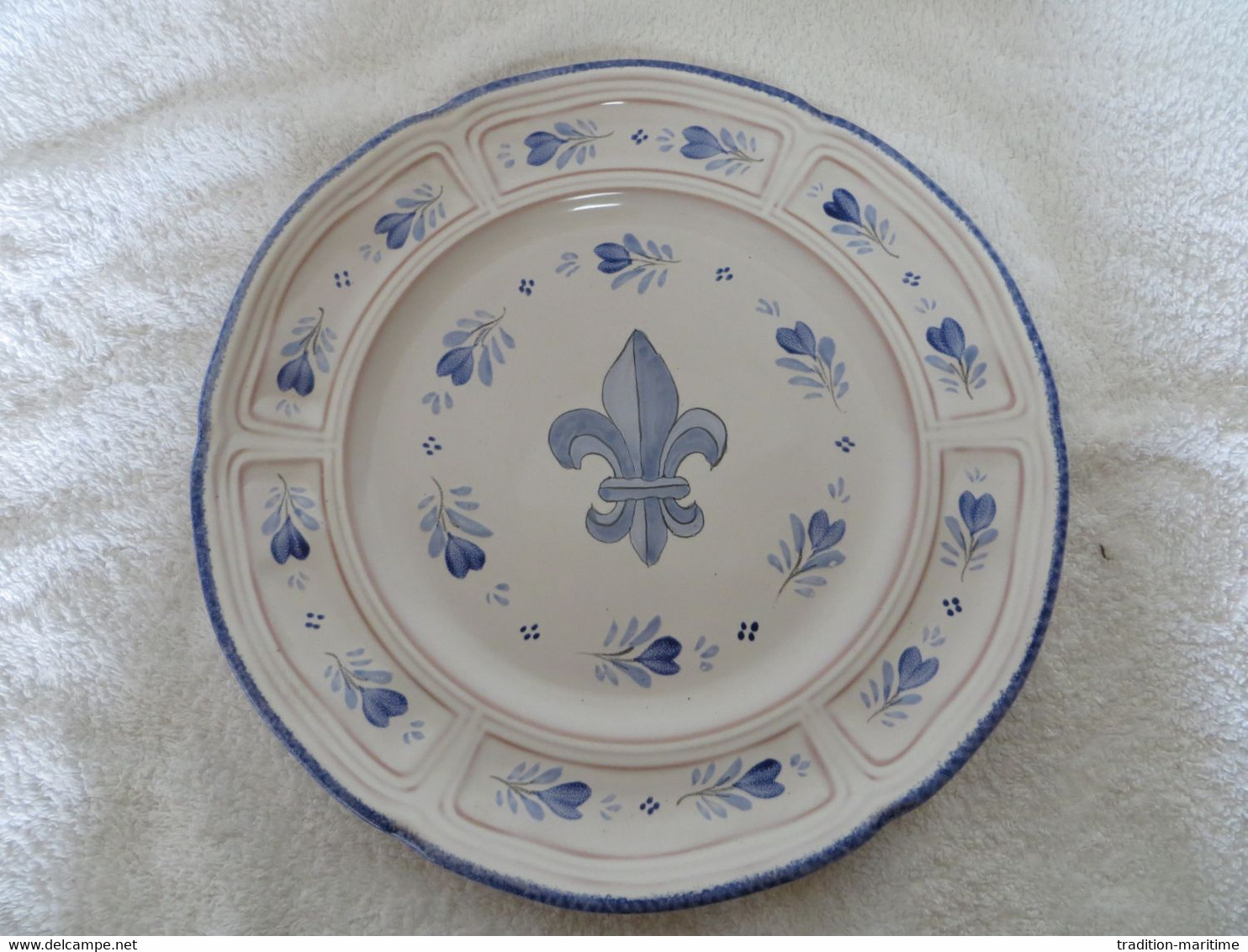 Assiette Motif Fleur De Lys - Henriot - Quimper/Henriot (FRA)