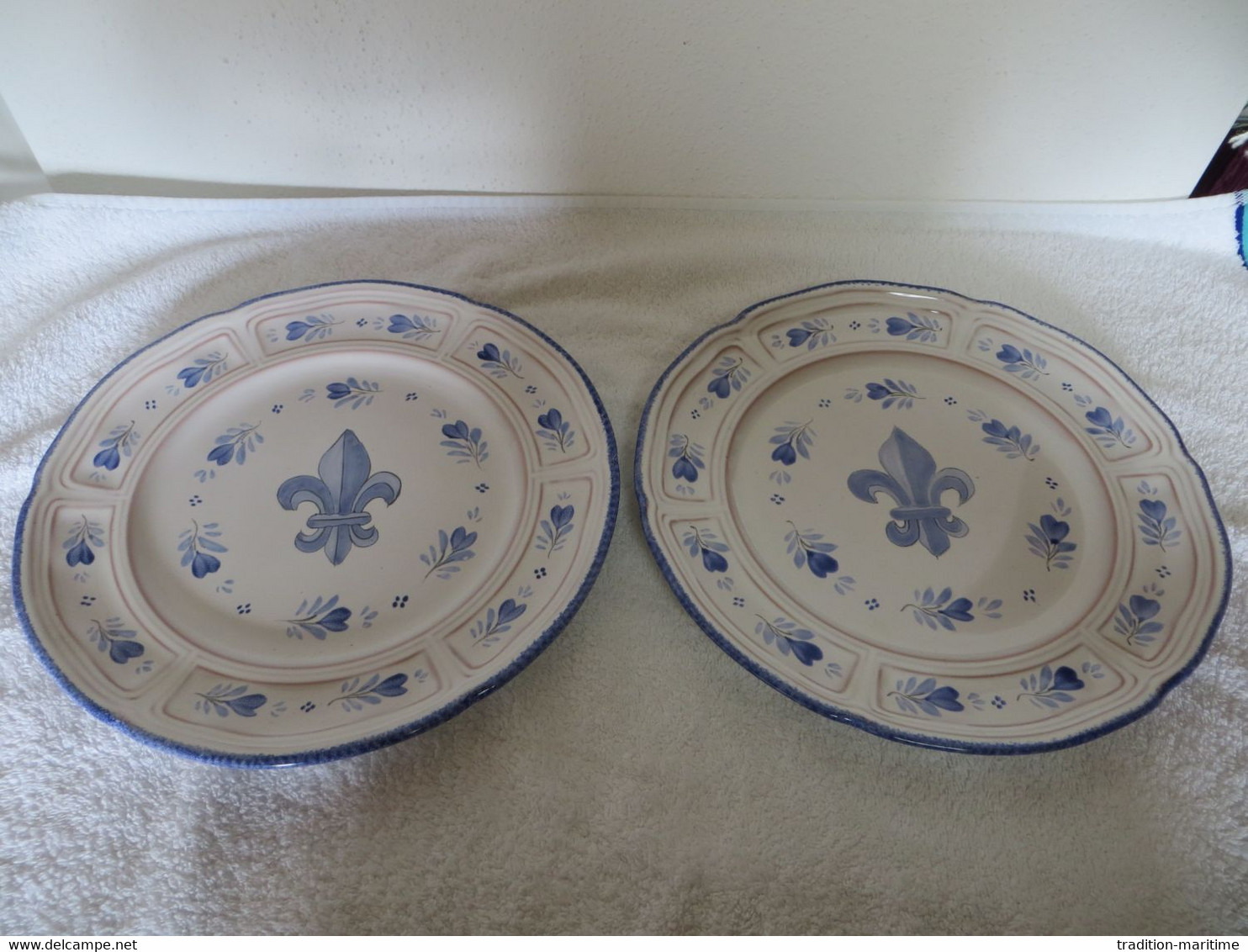 Assiette Motif Fleur De Lys - Henriot - Quimper/Henriot (FRA)