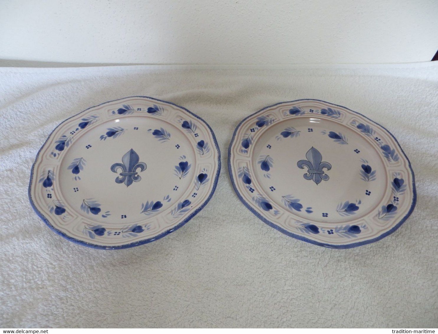 Assiette Motif Fleur De Lys - Henriot - Quimper/Henriot (FRA)