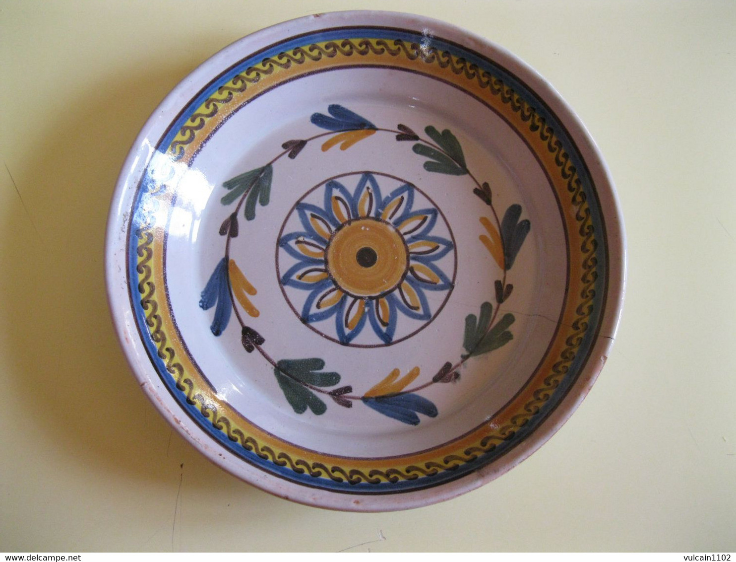 ASSIETTE EN FAIENCE ANCIENNE SIGNEE - DE MALICORNE QUIMPER NEVERS ? - Malicorne (FRA)