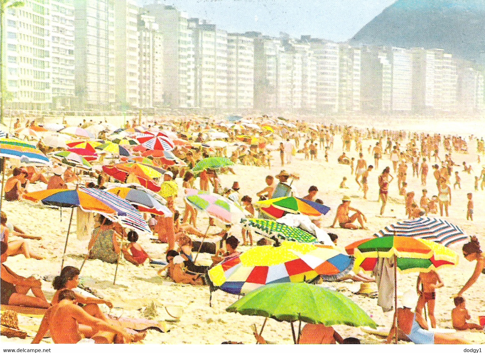 COPACABANA BEACH, RIO DE JANERIO, BRASIL. UNUSED POSTCARD. Jo6 - Copacabana