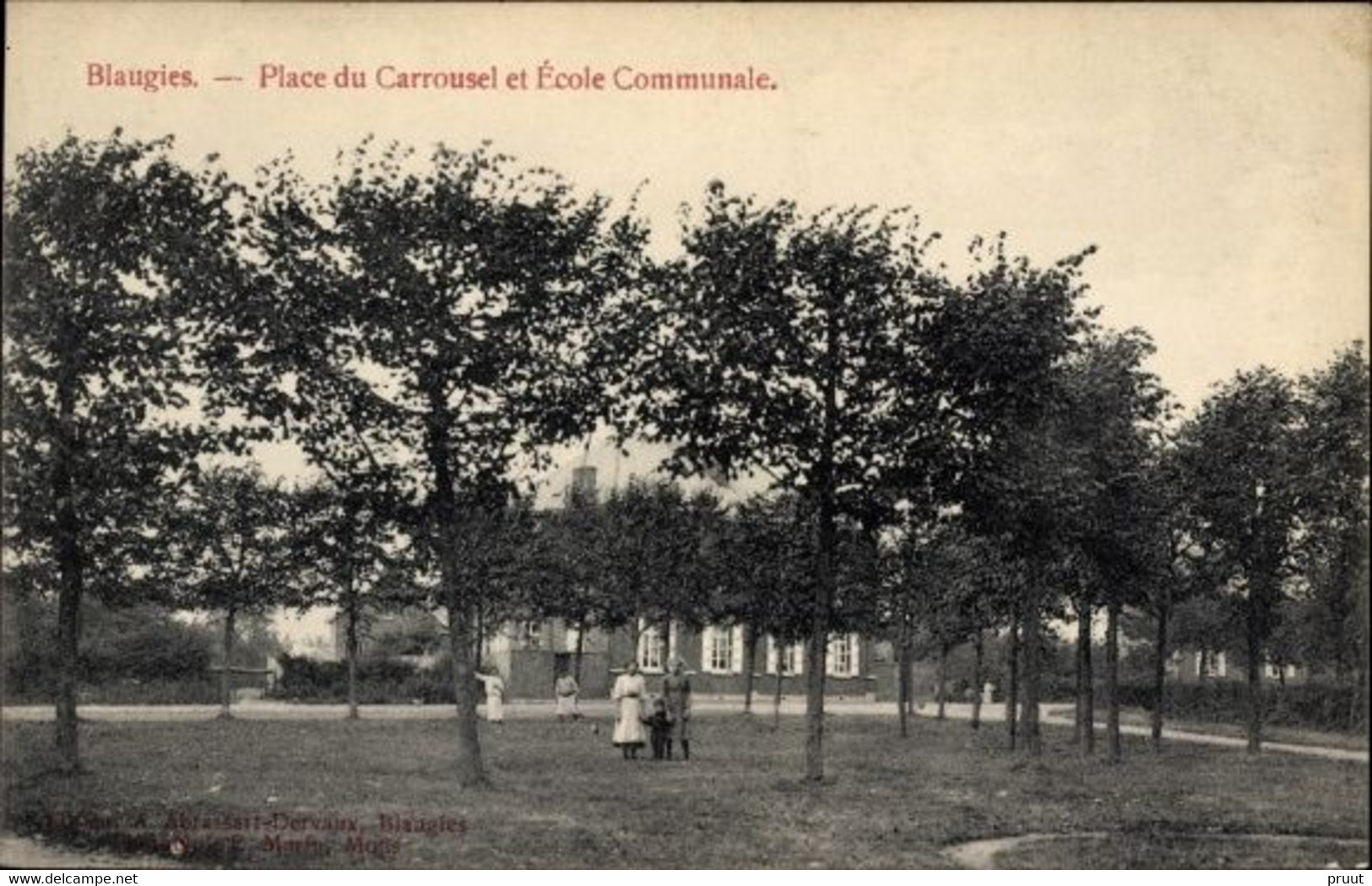 Blaugies Place Du Carrousel Et Ecole Communale - Honnelles