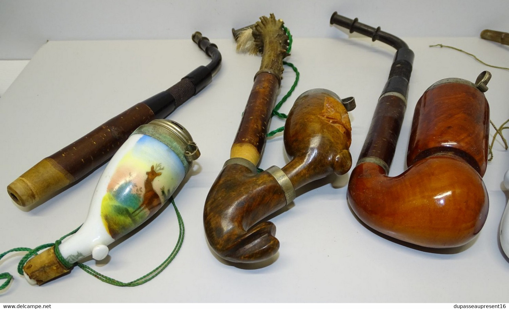 LOT PIPES FORET NOIRE 4 COMPLETES 1 Pour PIECES JUS DE GRENIER OBJET DU FUMEUR COLLECTION DECO VITRINE - Porzellanpfeifen