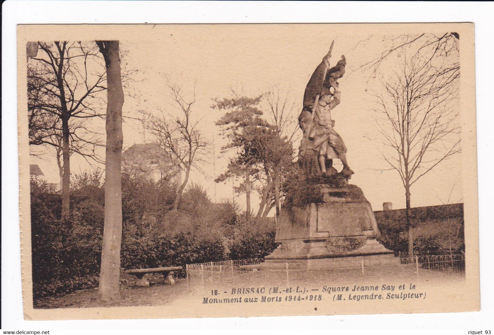 16 - BRISSAC - Square Jeanne Say Et Le Monument Aux Morts 1914-1918 - Autres & Non Classés