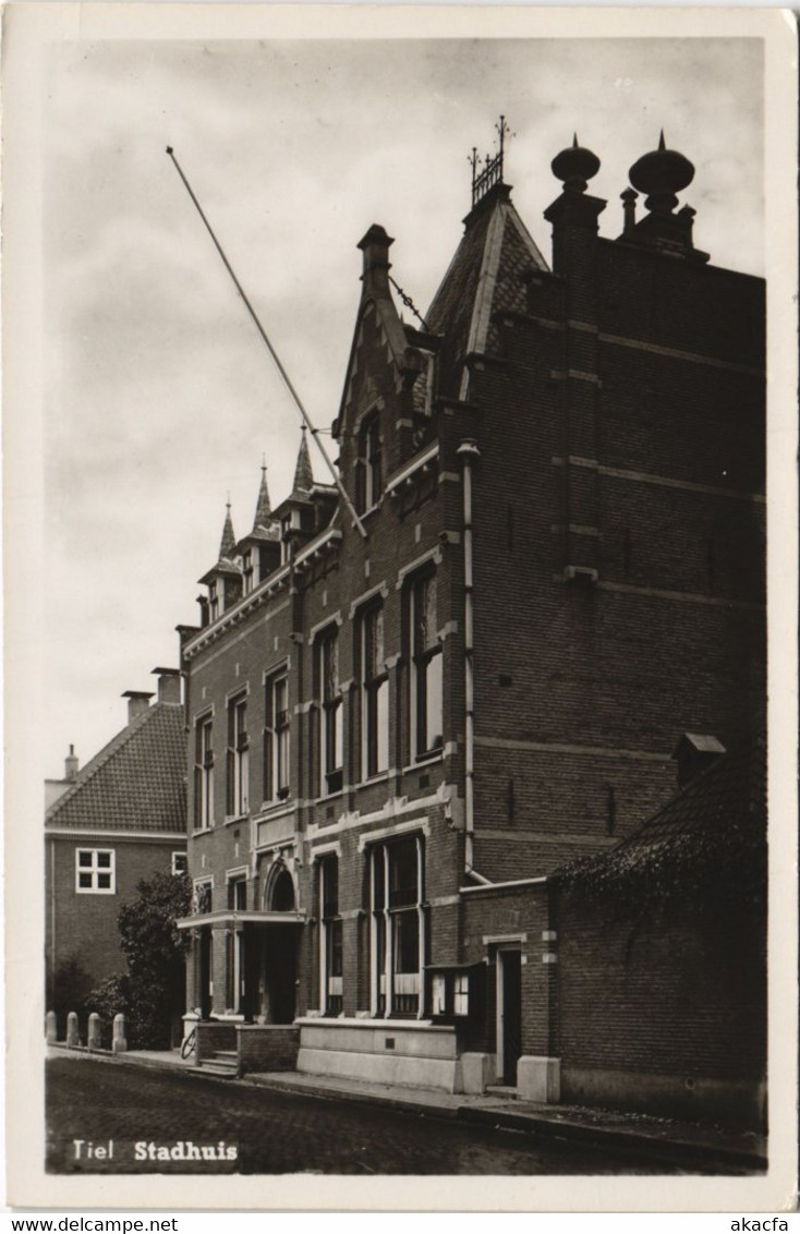 CPA AK Tiel Stadhuis NETHERLANDS (713445) - Tiel