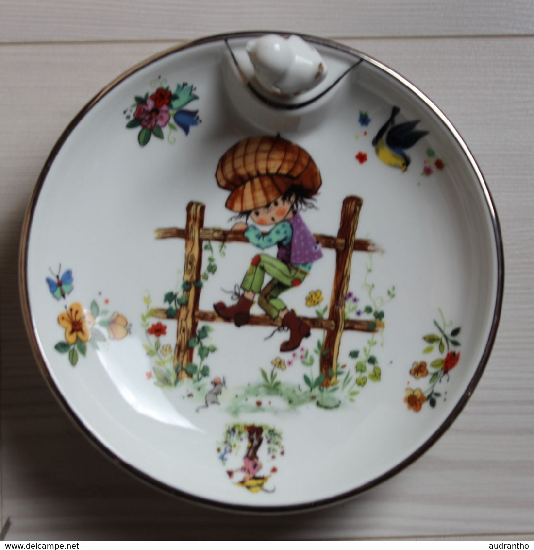 Belle Assiette Ancienne à Bouillie Vintage Pour Enfants En Porcelaine De Limoges LAZEYRAS Avec Bouchon Oiseau - Piatti