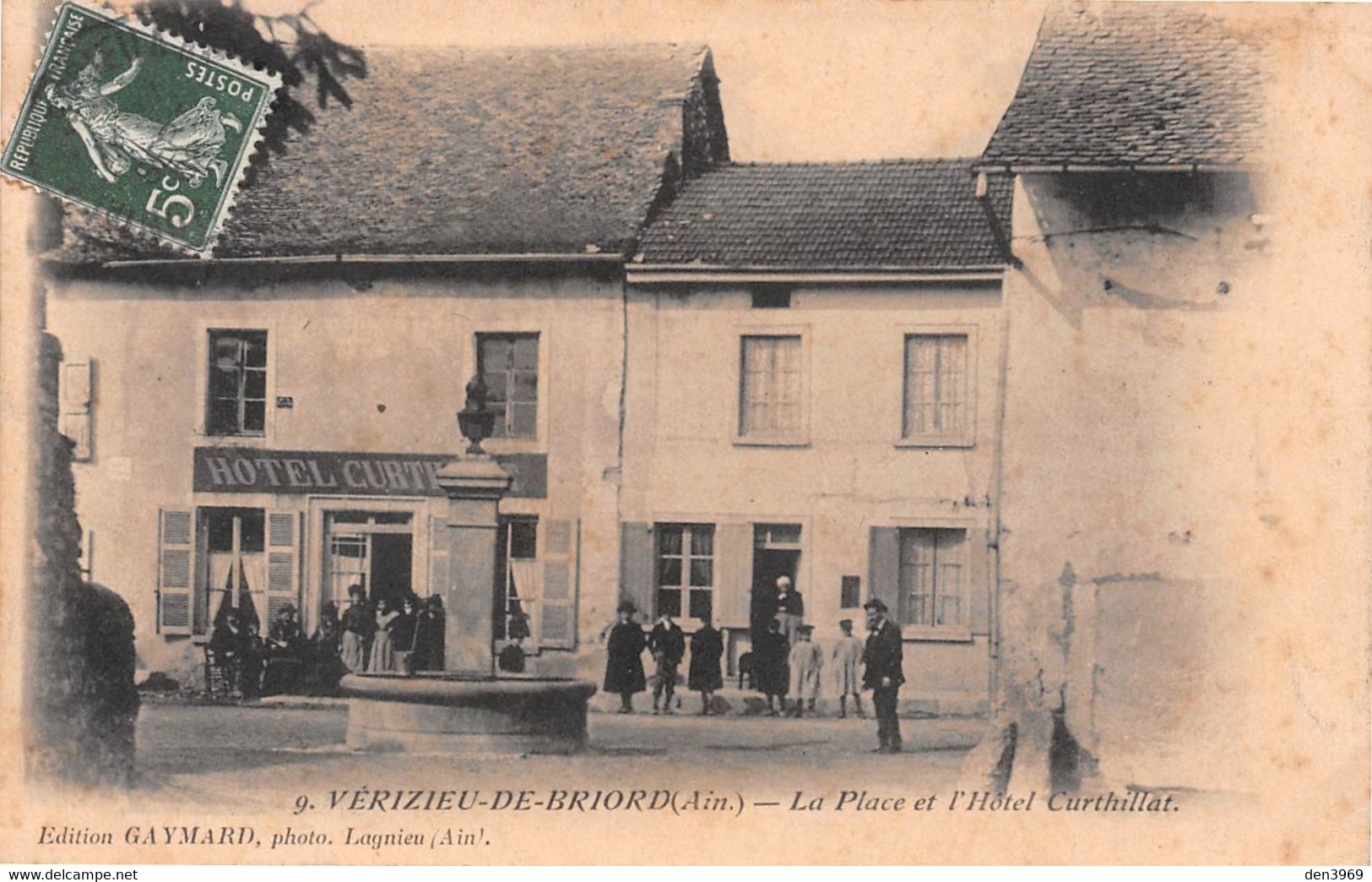 VERIZIEU-de-BRIORD - La Place Et L'Hôtel Curthillat - Fontaine - Philatélie Cachet En Pointillés Groslée - Non Classificati