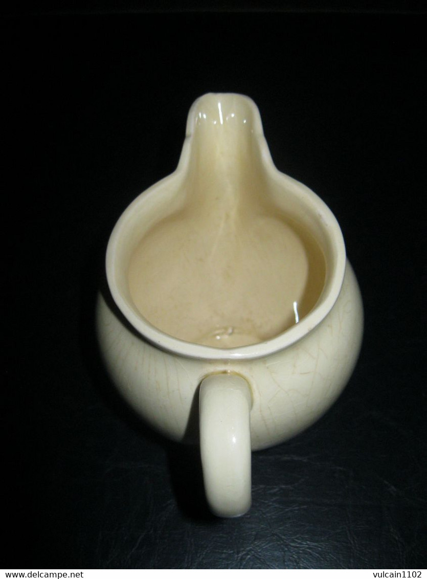 PETIT PICHET VENTRU POT A LAIT CREMIER IVOIRE EN FAIENCE ANCIENNE NIDERVILLER