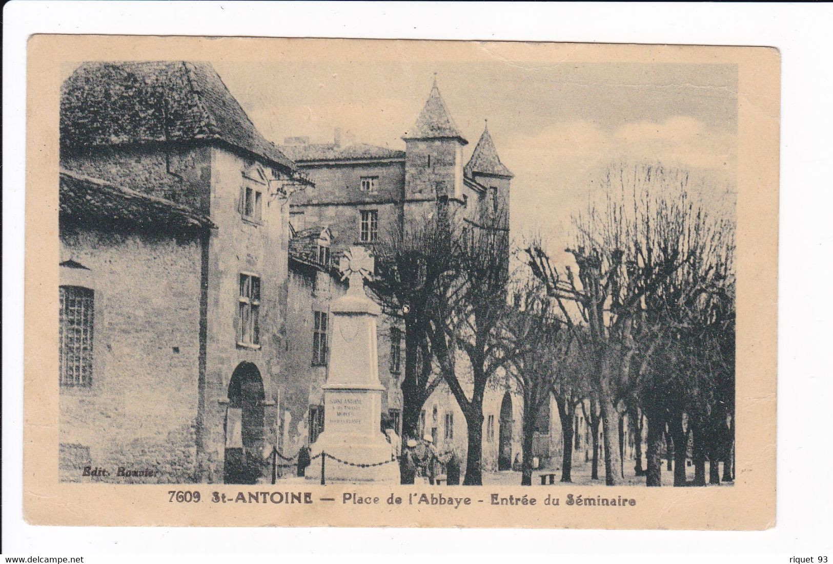 7609 - St-ANTOINE - Place De L'Abbaye - Entée Du Séminaire (monument Aux Morts)- Dos Pub CAFE-RESTAURANT De L'ABBAYE - Sonstige & Ohne Zuordnung