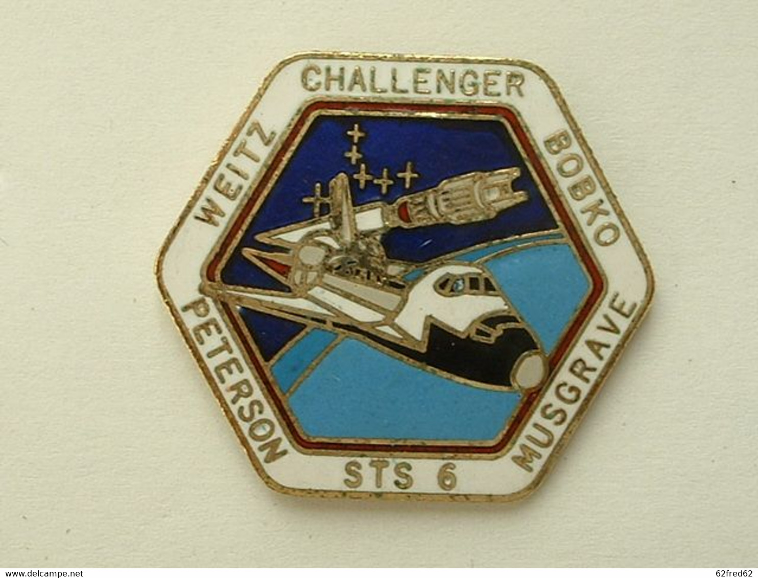 Pin's NAVETTE AMERICAINE  - CHALLENGER - SIGNE NASA STS 6 - EMAIL - Space