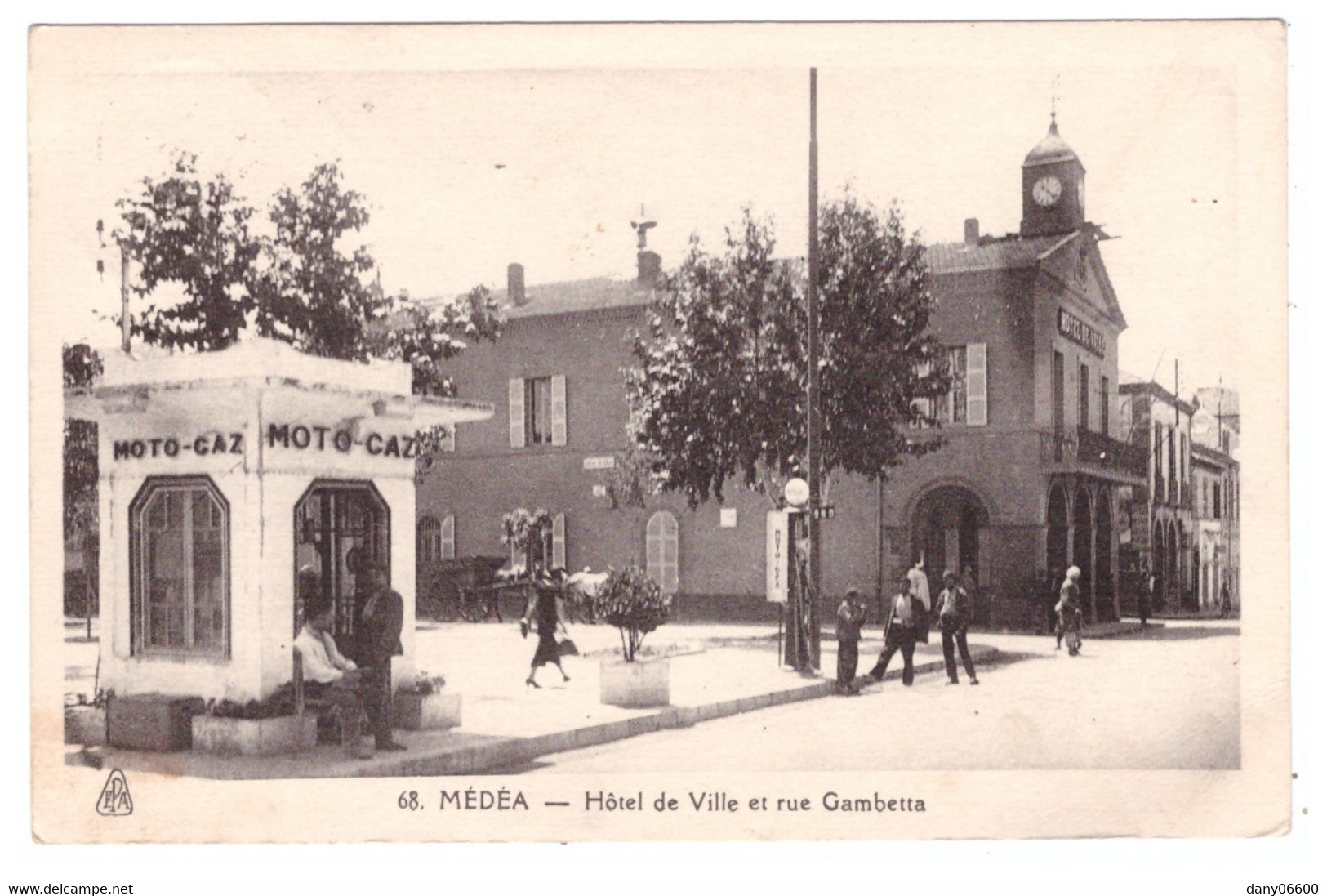 MEDEA - Hotel De Ville Et Rue Gambetta (carte Animée) - Medea