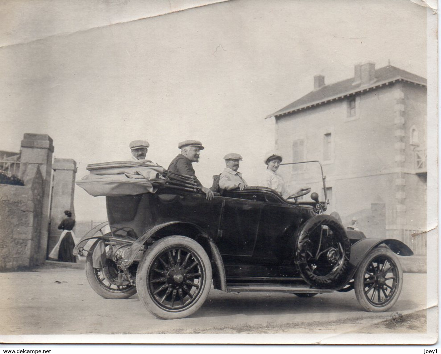 Photo Automobile Ancienne Avec Hommes Et Femme,format 10/12 - Cars