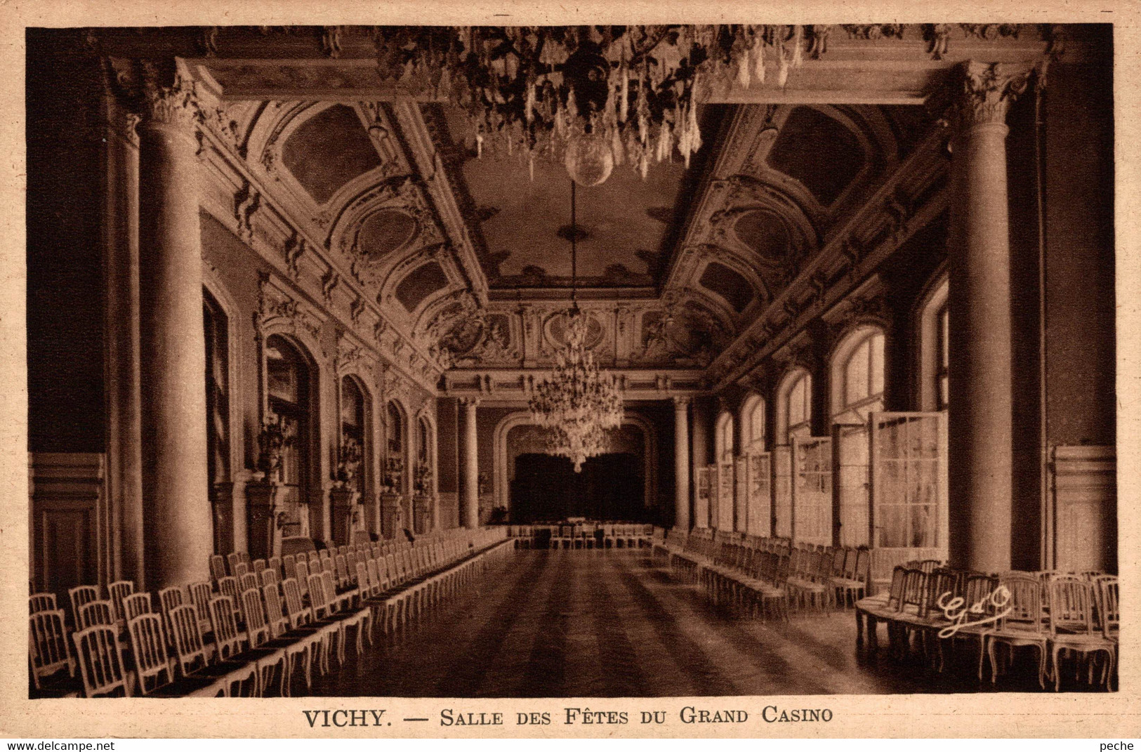 N°80268 -cpa Vichy -salle Des Fêtes Du Grand Casino- - Casinos