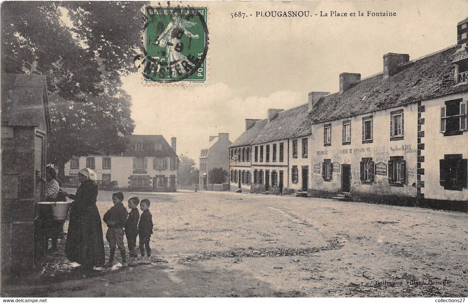 29-PLOUGASNOU- LA PLACE ET LA FONTAINE - Plougasnou