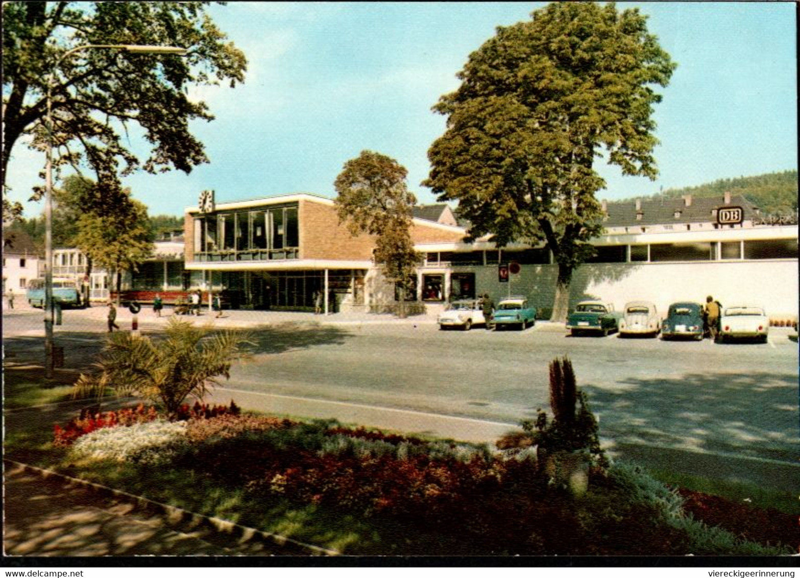 ! Ansichtskarte Amberg, Autos , Bahnhof - Bahnhöfe Ohne Züge