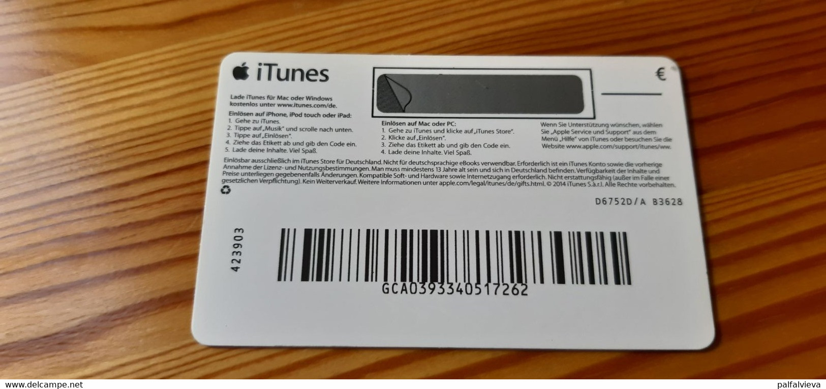 Vue Sur La Pomme Itunes Et Prise De Carte De Bons Cadeaux De L'app Store à  La Main Dans Le Supermarché Allemand Photographie éditorial - Image du  produit, marque: 194805807