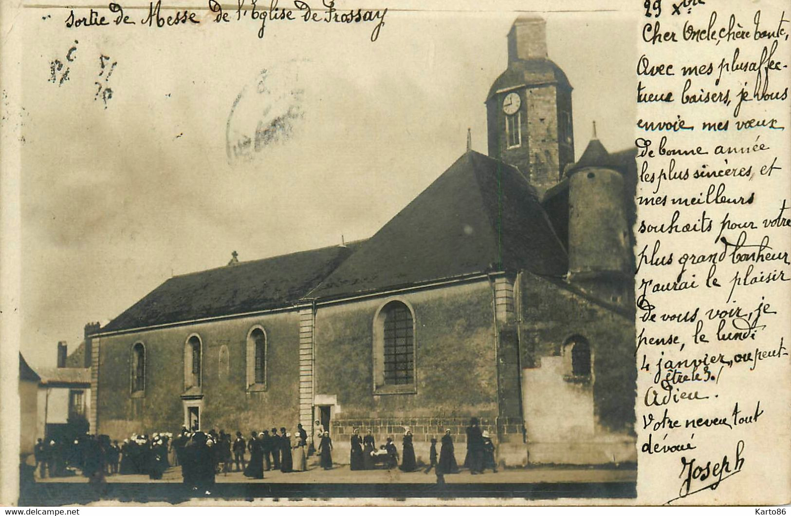 Frossay * Carte Photo 1903 * Sortie De Messe , Place De L'église Du Village * Coiffes - Frossay