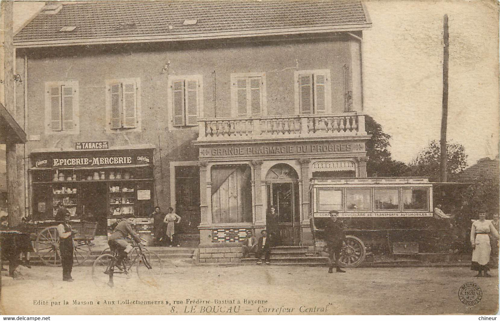 LE BOUCAU CARREFOUR CENTRAL L'EPICERIE MERCERIE ET L'AUTOBUS - Boucau