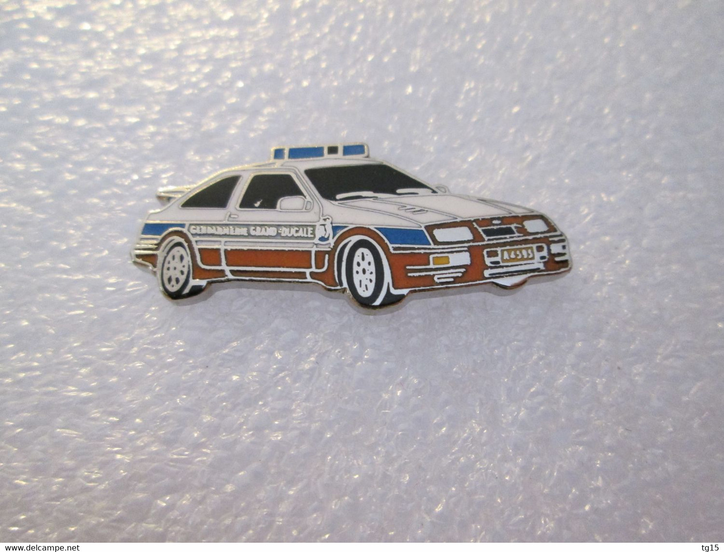 PIN'S FORD SIERRA RS COSWORTH GENDARMERIE LUXEMBOURG Email Grand Feu DEHA - Ford