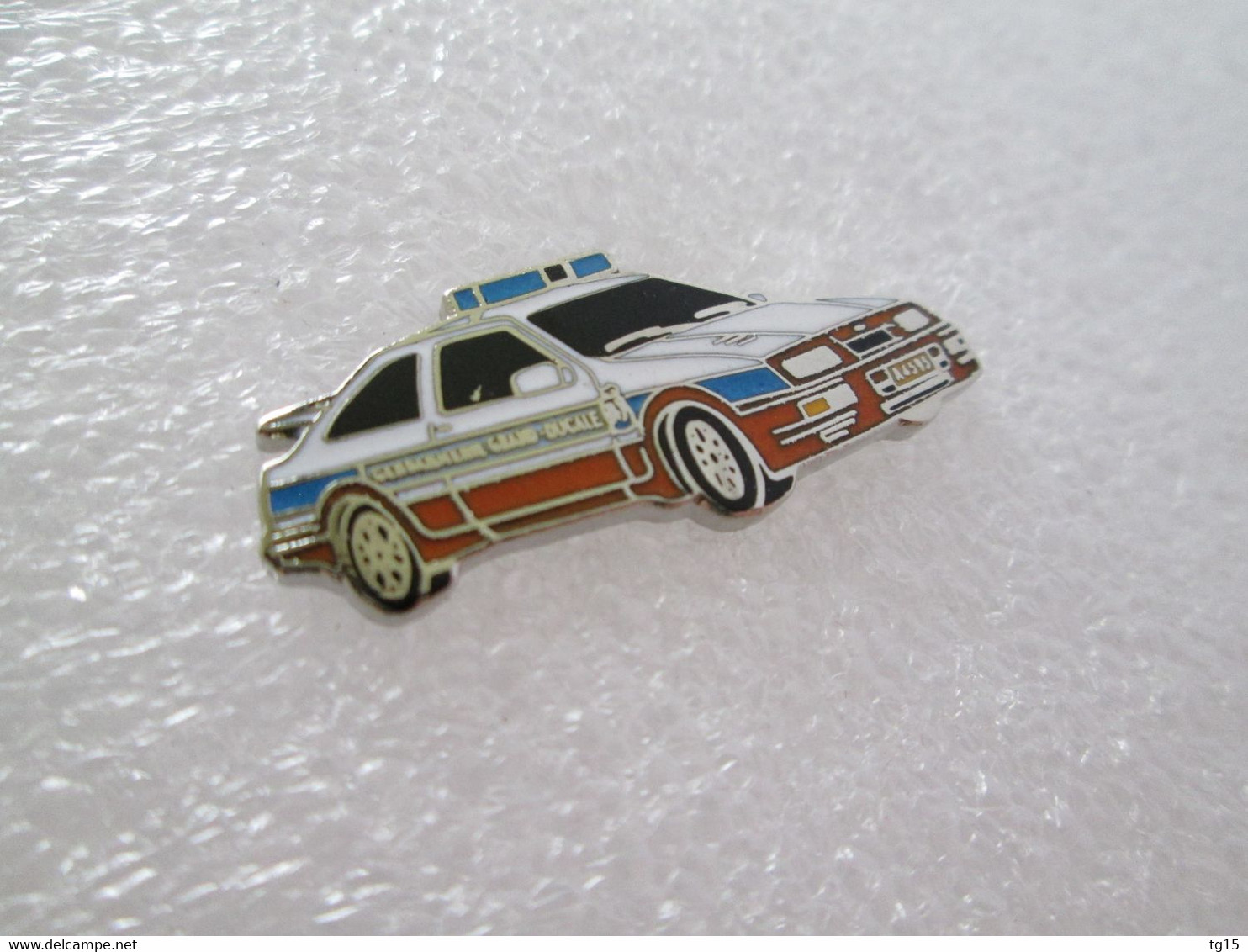 PIN'S FORD SIERRA RS COSWORTH GENDARMERIE LUXEMBOURG Email Grand Feu DEHA - Ford