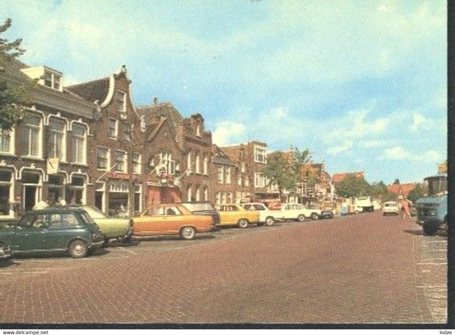 Nederland Holland Pays Bas Medemblik Met Oude Auto's In Nieuwstraat - Medemblik