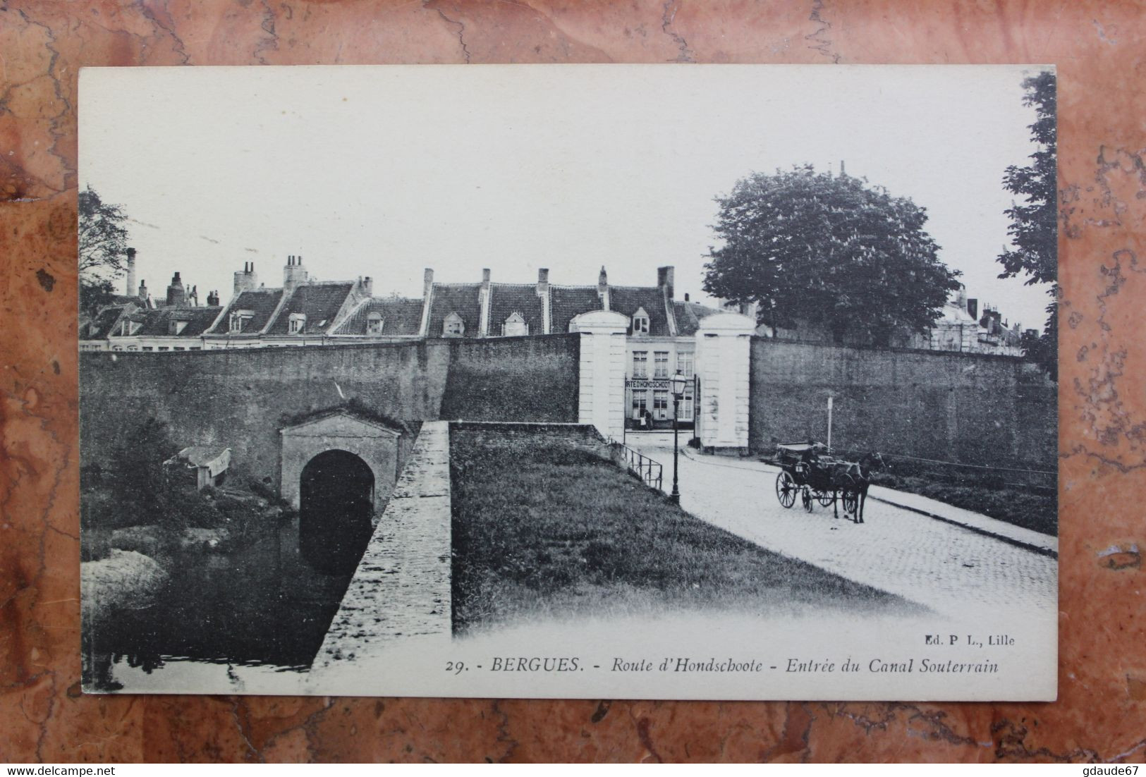 BERGUES (59) - ROUTE D'HONDSCHOOTE - ENTREE DU CANAL SOUTERRAIN - Bergues