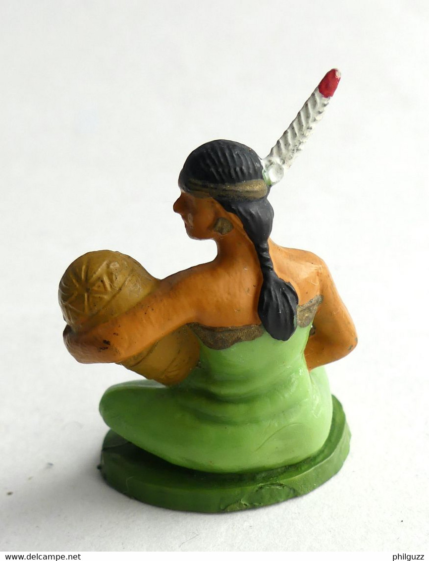 FIGURINE STARLUX 1957 CAMP INDIEN Série Luxe 2833 SQUAW ACROUPIE AVEC BEBE Tenue Verte Indienne - Starlux