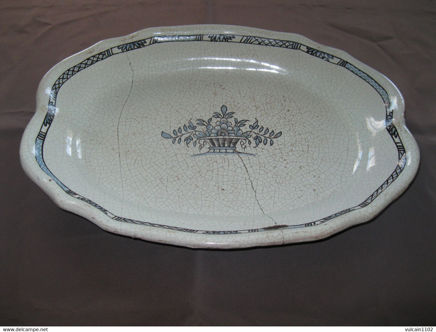 ANCIEN GRAND PLAT CUL NOIR ROUEN OU FORGES LES EAUX (39 Cm) 18ème - Rouen (FR)