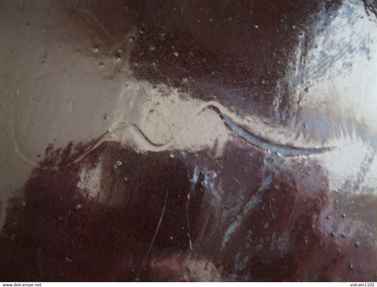 ANCIEN GRAND PLAT CUL NOIR ROUEN OU FORGES LES EAUX (39 cm) 18ème