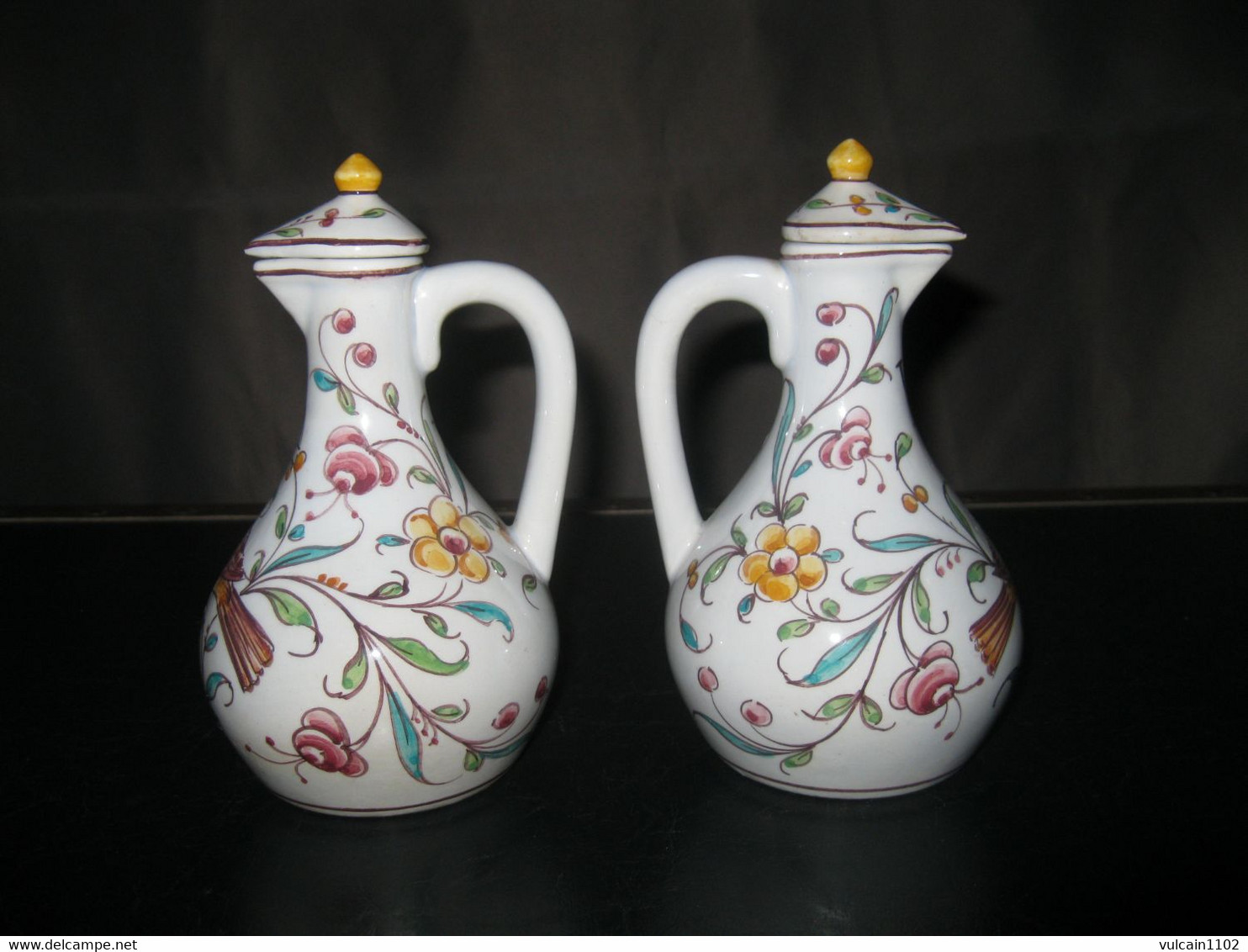 FIOLONS (BOUTEILLES) HUILE ET VINAIGRE EN FAIENCE OU PORCELAINE OPAQUE - Other & Unclassified