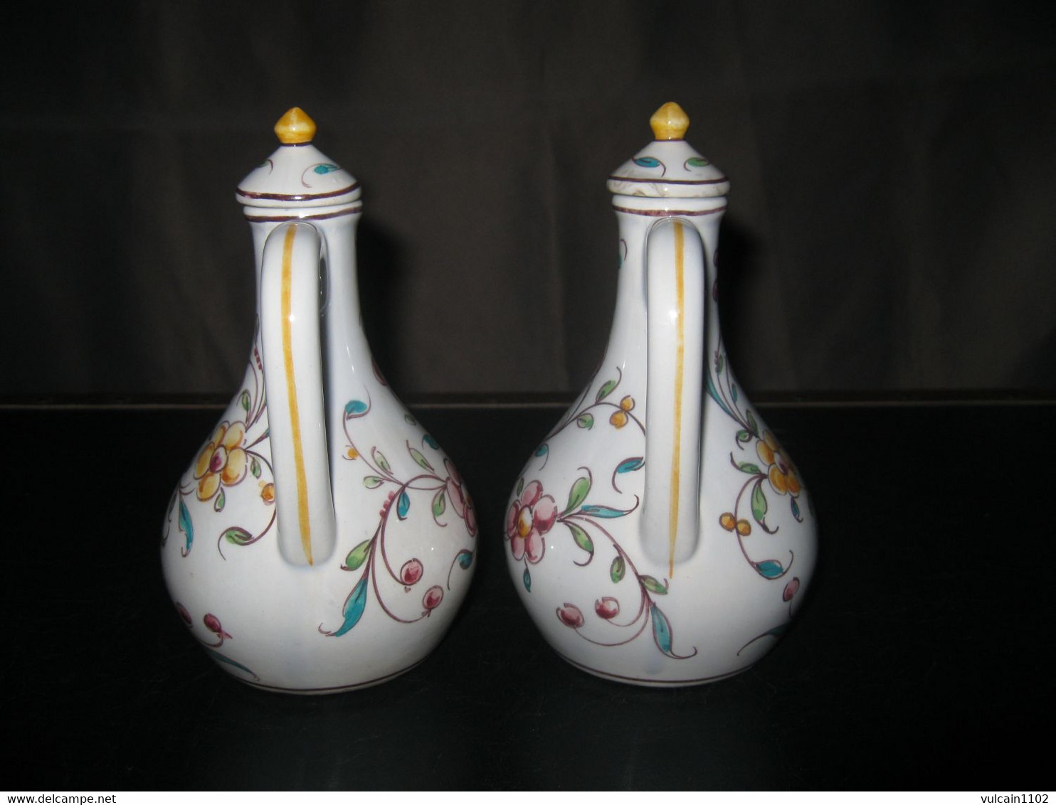 FIOLONS (BOUTEILLES) HUILE ET VINAIGRE EN FAIENCE OU PORCELAINE OPAQUE - Autres & Non Classés