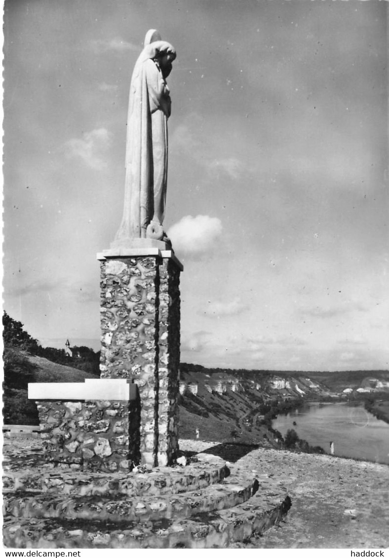 MUIDS : LA ROQUETTE - STATUE DE NOTRE DAME DE BELLE GARDE - Muids