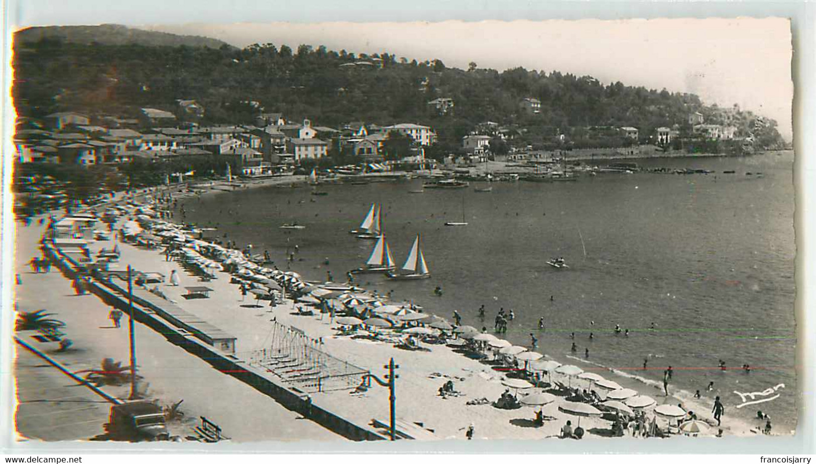 19571 - LE LAVANDOU - CPSM - LA PLAGE - Le Lavandou