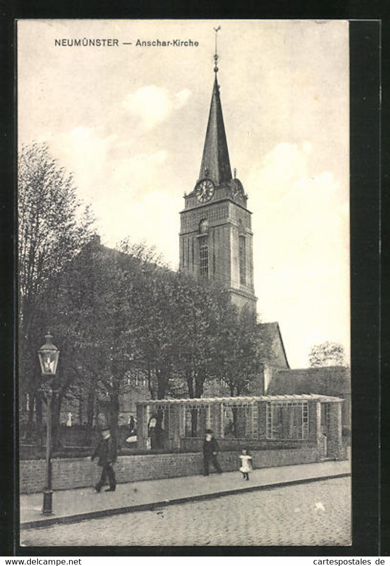 AK Neumünster, Blick Auf Die Anschar-Kirche Mit Hüpfenden Kind - Neumünster