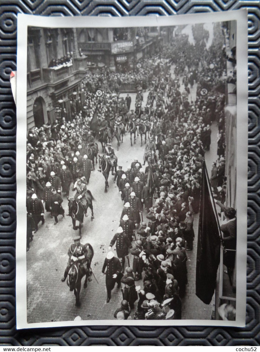 L’avènement Du Roi Léopold III (le Cortège) – Copyright By Photo “Actualit” (18 Cm X 13 Cm) - Zonder Classificatie