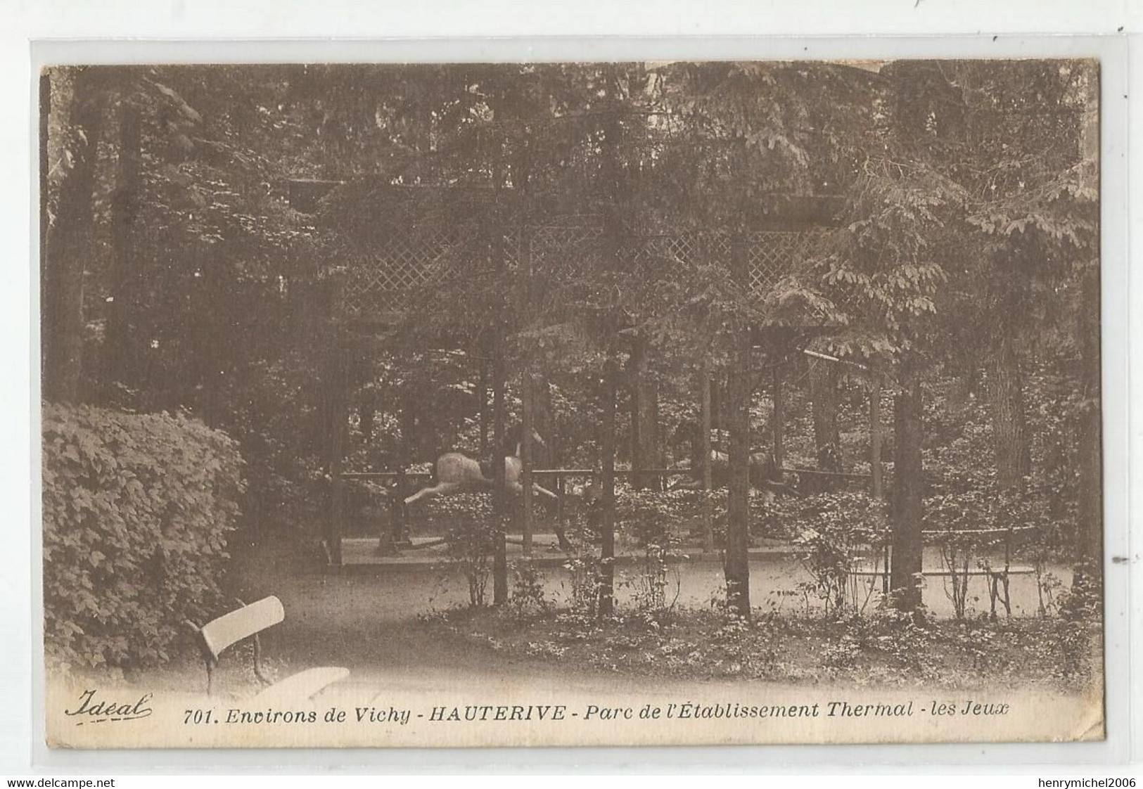 03 Allier Env De Vichy Hauterive Les Jeux Cheval De Bois Au Parc D'établissement Thermal Ed Béguin , St Gérand - Vichy